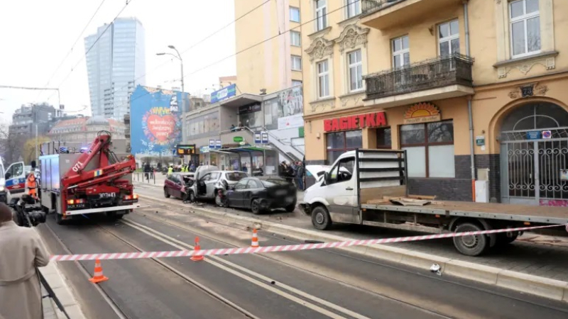 Кървава жътва в Полша: Кола се заби в минувачи и стана страшно СНИМКИ