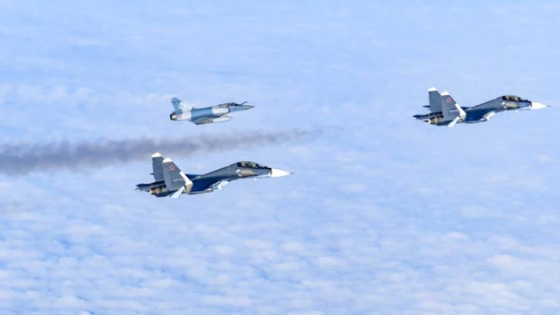 Екшън в небето! Изтребители на НАТО Mirage 2000 прихванаха руски Су-30 и Ан-72 над Балтийско море ВИДЕО