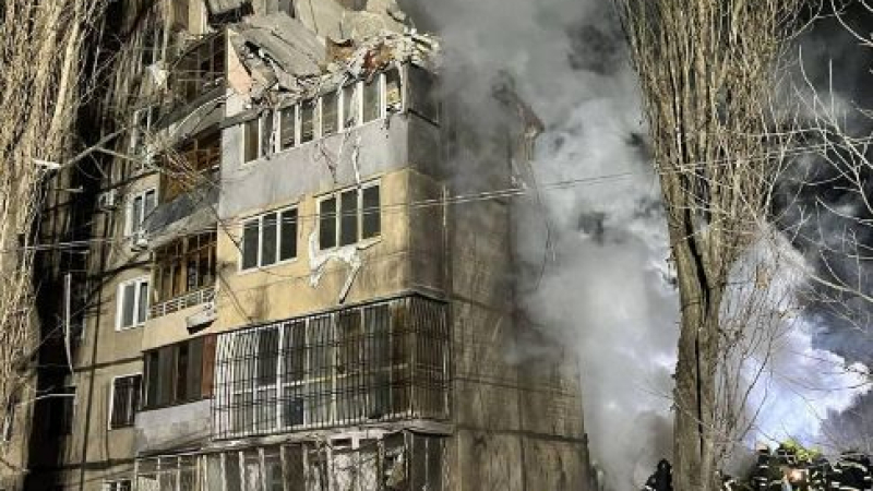 Среднощна атака с дронове Шахед срещу Одеса, силни взривове, срутени сгради, има загинали и ранени СНИМКИ