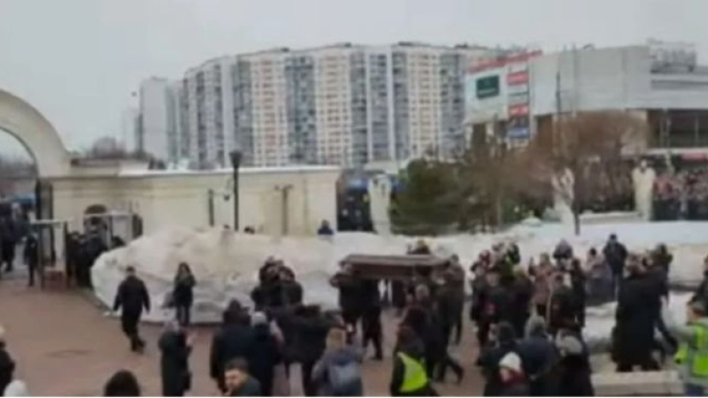 Арестуваха Зеленски на погребението на Навални!