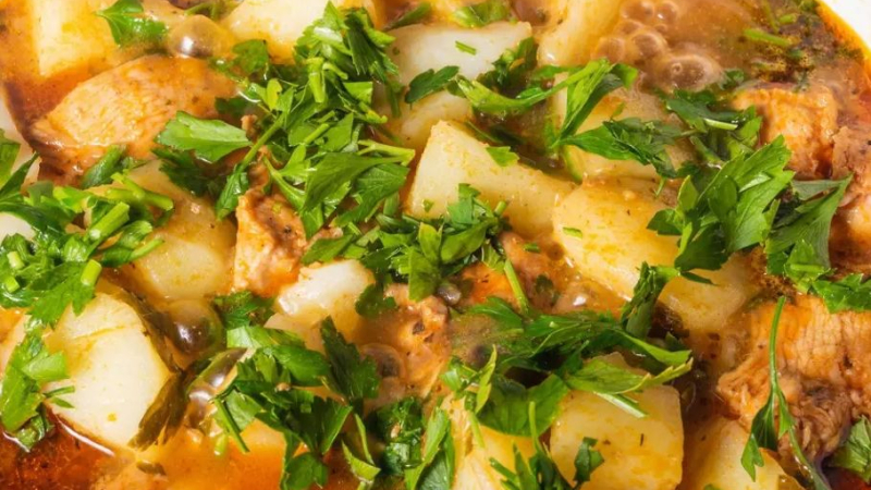 Само за 30 минута: Това е рецептата за най-бързата картофена яхния, ще оближете чинията