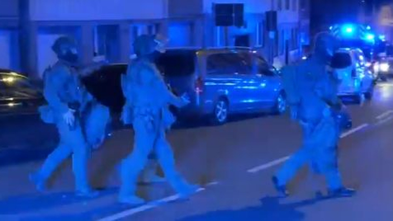 Въоръжена жена се барикадира в болница и държи заложници, спецчасти блокираха района ВИДЕО 