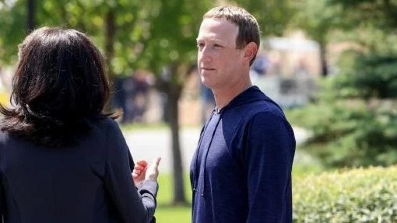 Зукърбърг си скубе косите, ето колко пари изгуби заради срива на Фейсбук и Инстаграм