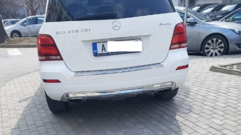 Не тротоар, а касичка: Така паркират бургазлии във Варна