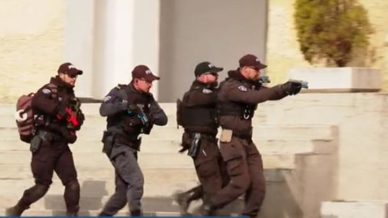 Тежко въоръжен откри безразборна стрелба във Варна, почерня ченгета ВИДЕО 