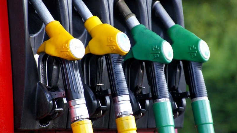 Експерт каза ще скочат ли цените на горивата у нас след края на дерогацията 
