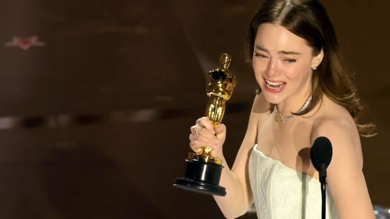Роклята на Ема Стоун ѝ разказа играта на Оскарите ВИДЕО