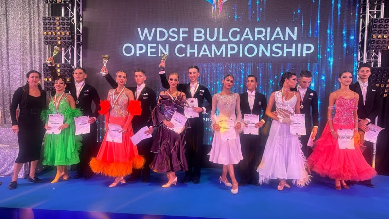 550 двойки от 36 страни танцуваха стандартни и латиноамерикански танци повече от 30 часа в София