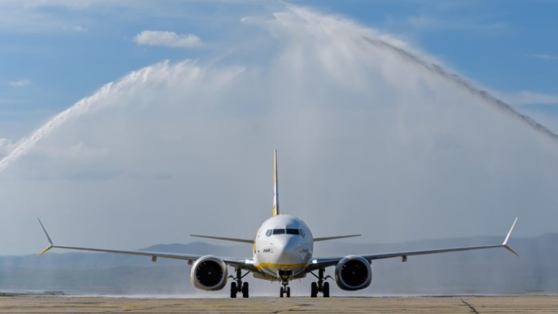 Екзотика: България ще има нова авиокомпания, самолетите ще летят до... СНИМКИ