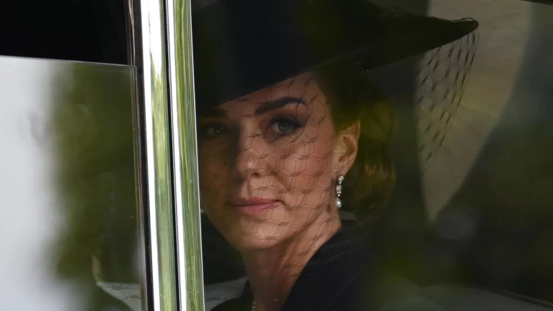 NYT: Мистериозната драма с Кейт Мидълтън - коварен план на кралското семейство 