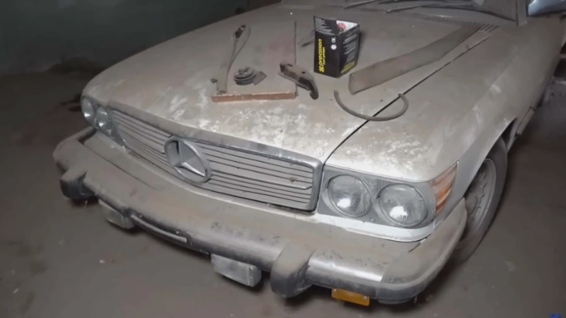 За първи път от 20 г. измиха захвърлен Mercedes-Benz SL, преобразяването е удивително ВИДЕО