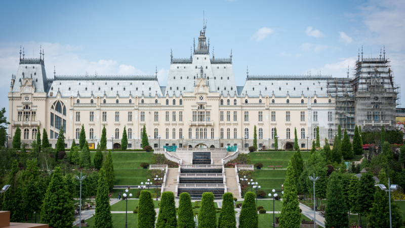 Евтини нощувки, дворци и българска светица - какво да видите в този румънски град