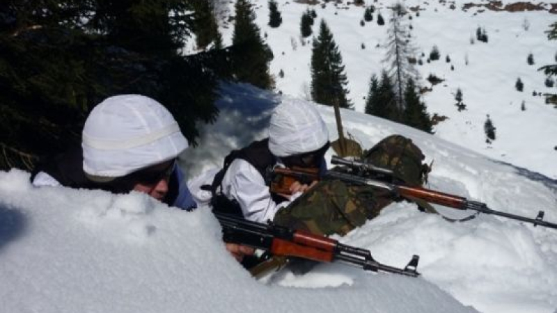 Става напечено в Родопите: Австрийски и хърватски войници щурмуват проходите 