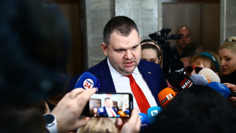 Делян Пеевски: Това е човекът, който тика България към нови избори, трябва да си седне на столчето! ВИДЕО