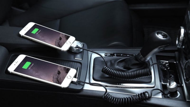 Веднага спрете да зареждате телефона в колата си, много е опасно 