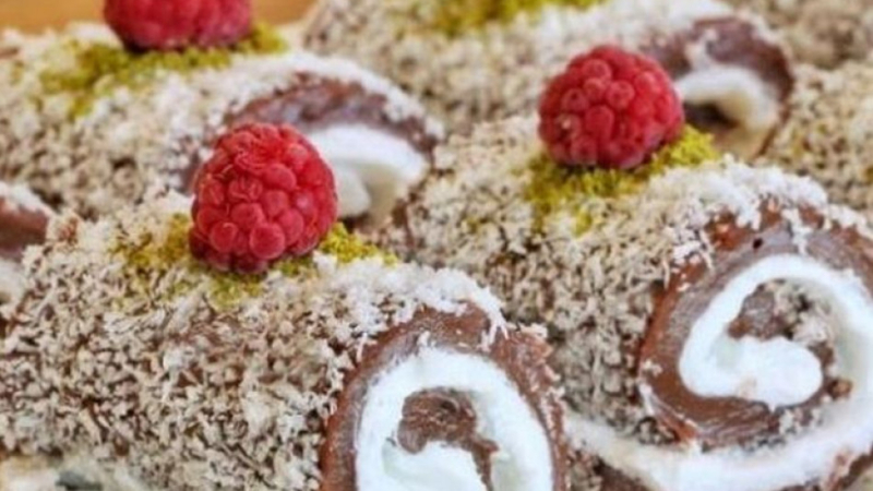 Сладко изкушение: Турската бисквитена торта Сарай сарма подлуди всички 