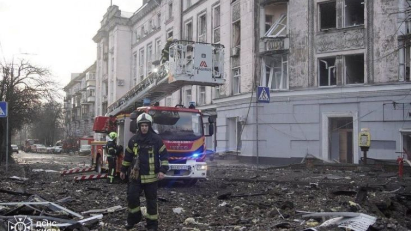 Извънредно: Взривове събудиха Киев