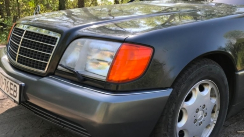 Символ на 90-те: Открит е брониран 30-годишен Mercedes почти без пробег СНИМКИ