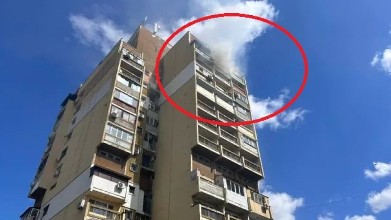 Извънредно: Евакуираха жена с 2 деца заради огнен ад в София