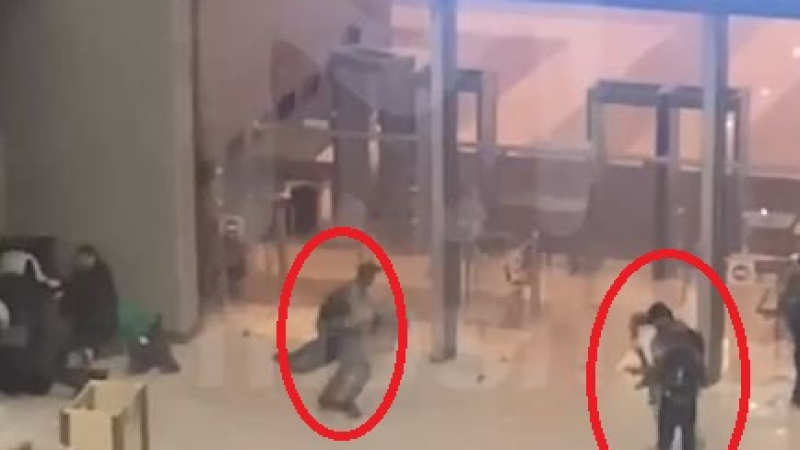 Брутално ВИДЕО 18+! Брадатите терористи в Подмосковието разстрелват хора от упор