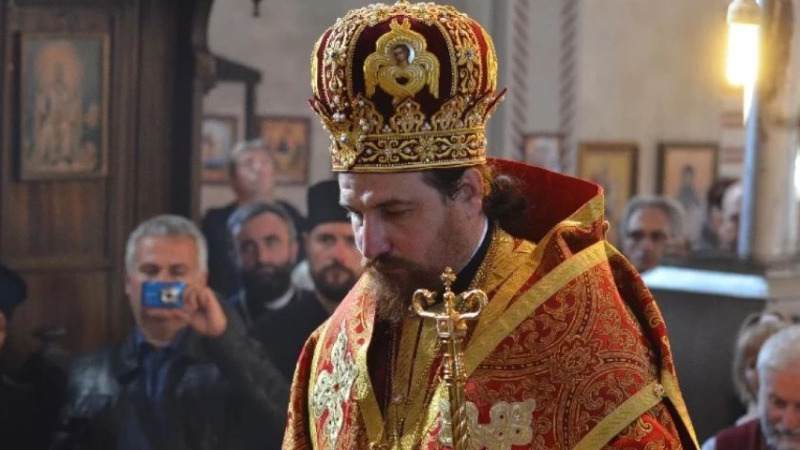 Сливенски свещеници: Крадци на църковни имоти искат Йеротей за митрополит