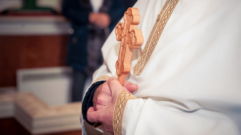Урок по религия: Как се кръстят православните християни и католиците