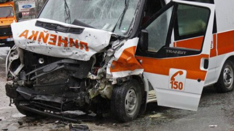 Дежавю: Брутална катастрофа с линейка в Пловдив, има ранени