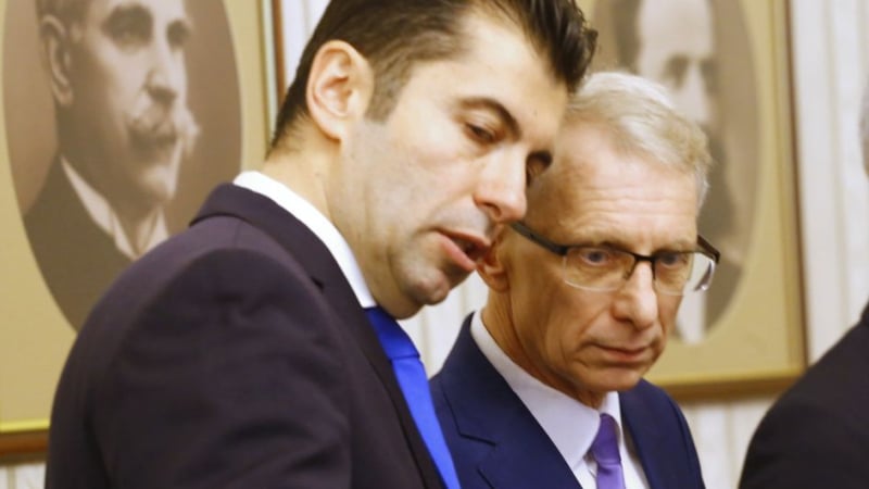 Денков и Петков вдигнаха мерника на Главчев: Заканиха се да... ВИДЕО
