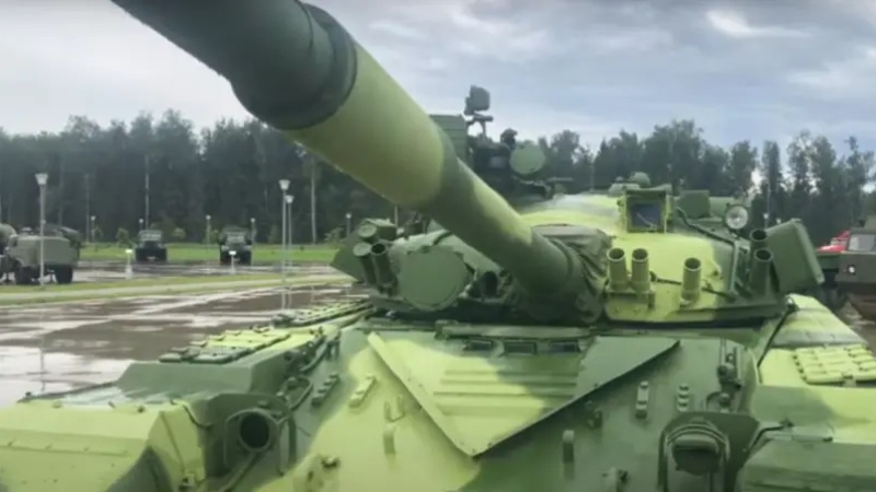 Сателитни СНИМКИ показаха колко танкове има в резерв Русия 