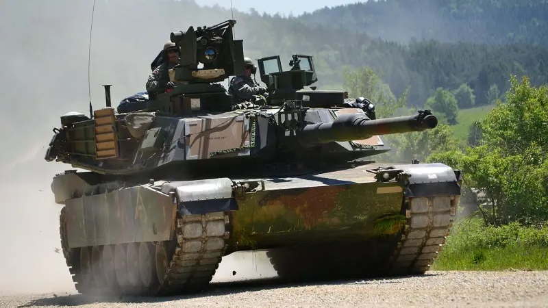 Румънци се ошашавиха от прехвърляне на танкове Abrams до границата с Украйна, много са ВИДЕО