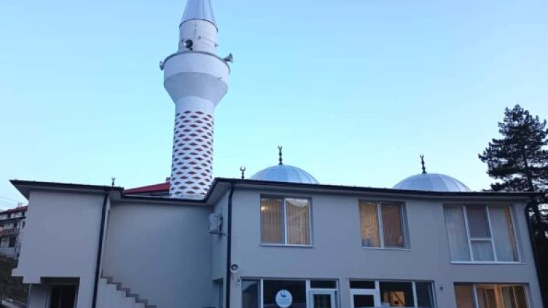 Пеевски зарадва стотици вярващи мюсюлмани в Черноочене