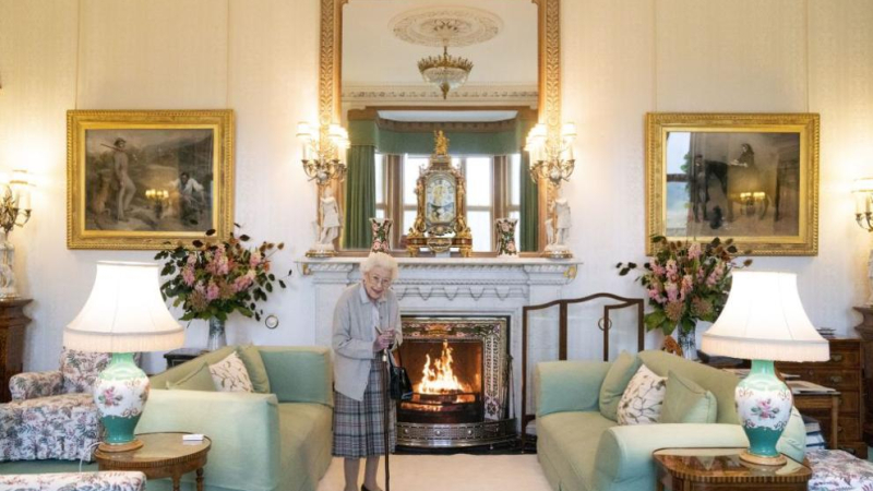 За пръв път туристи ще могат да надникат из двореца Балморал, в който почина кралица Елизабет