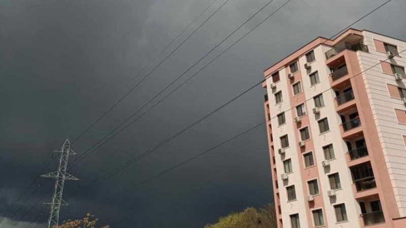 Не ни се размина! Мощна стихия удари тези части на България ВИДЕО