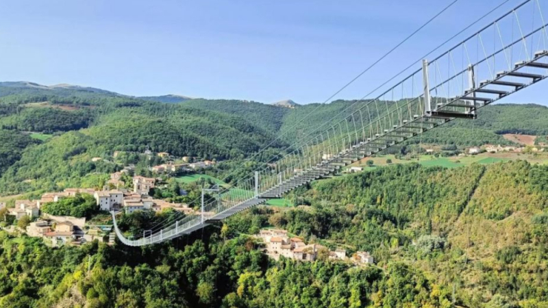 Най-високият мост в Европа: 45 минути крачки на страха ВИДЕО