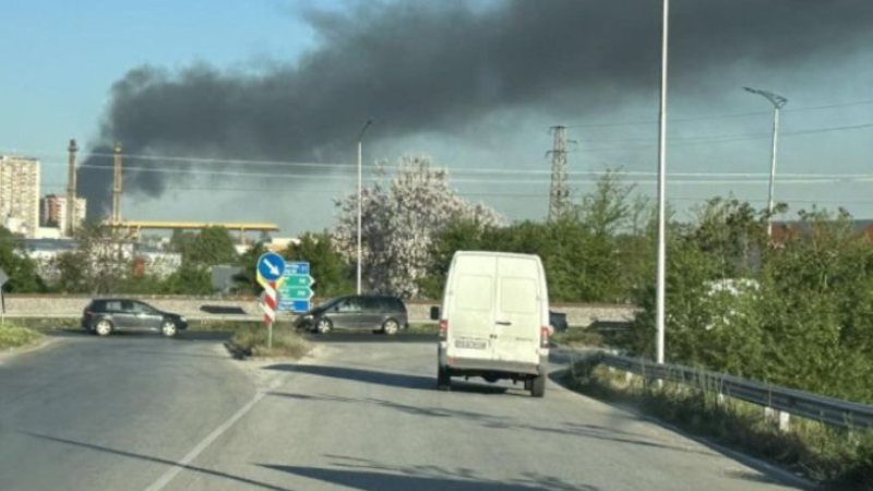 Паника: Черен дим обгазява Пловдив, стеле се над... 