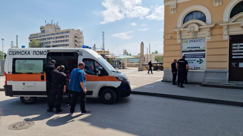 Мистериозен инцидент на гара в Пловдив! Пристигна линейка СНИМКИ