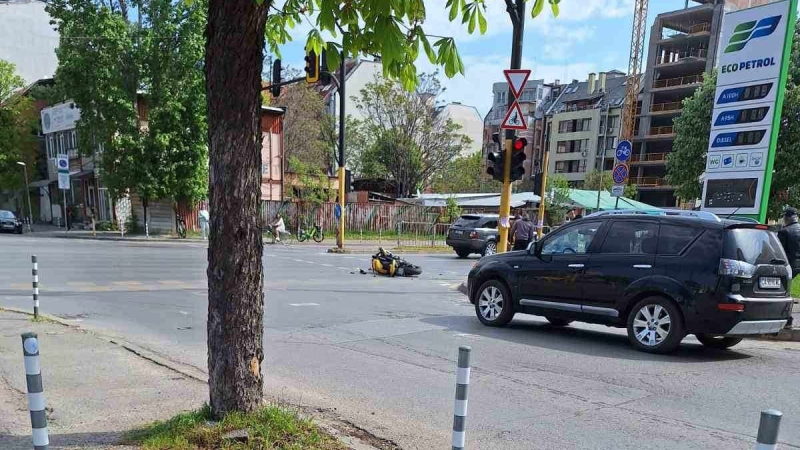 Зверско меле в София, моторист е в кома СНИМКИ