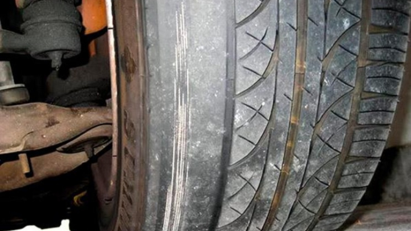Какви проблеми показва неравномерното износване на протектора на гумите на колата