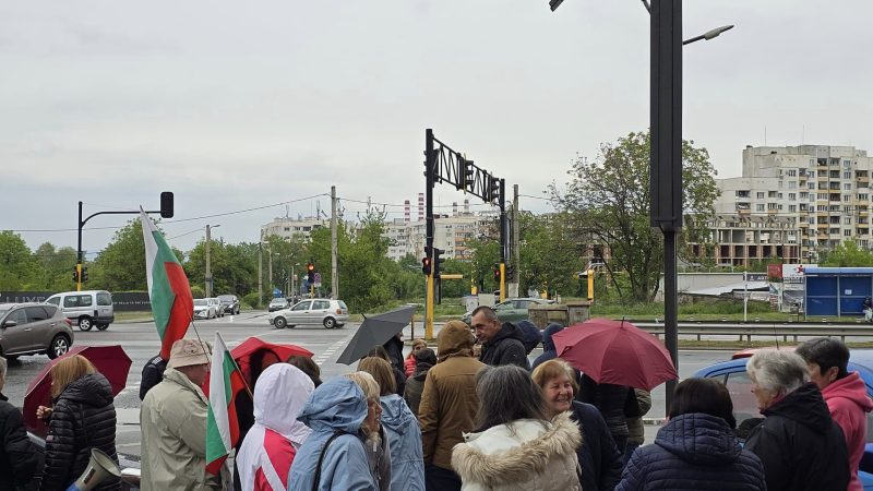 Гневни столичани блокираха бул. "Цариградско шосе", срещнали се с Терзиев, но той ги отсвирил ВИДЕО