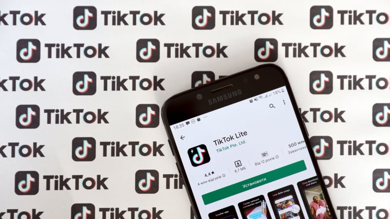 Коварна хакерска атака в TikTok, богатите и известните изреваха 
