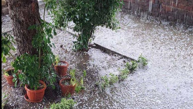 Мощната градушка помете половин България, има опасност от наводнения, погромът е страшен ВИДЕО
