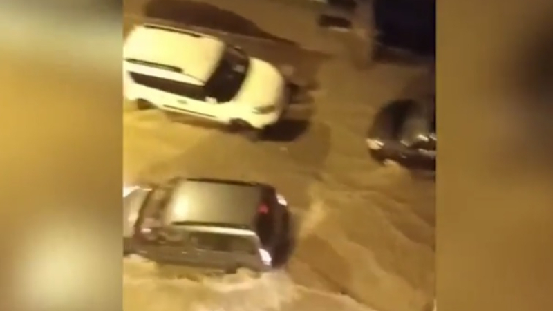 Мощна буря се стовари върху Анкара, улиците са под вода ВИДЕО