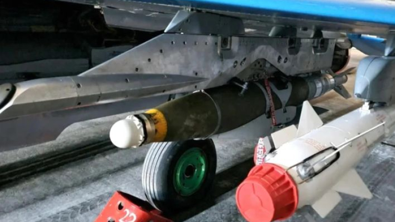 САЩ дава на Украйна подобрени авиобомби с прецизно насочване  