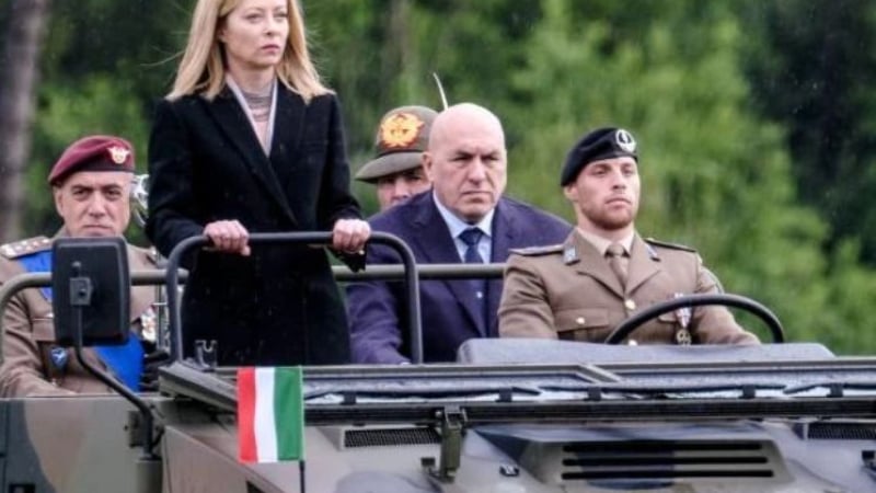 Италианският военен министър размаха пръст на Макрон, каза ще праща ли войници в Украйна 