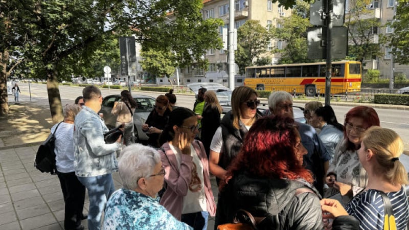 Този пловдивски учител беше обвинен в блудство, но само вижте реакцията на родителите СНИМКИ