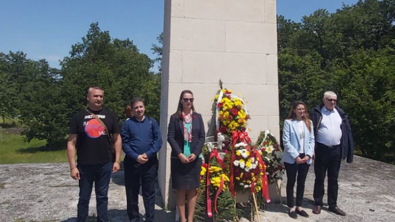 Активисти и симпатизанти на БСП почетоха паметта на партизаните от отряд „Народен юмрук“