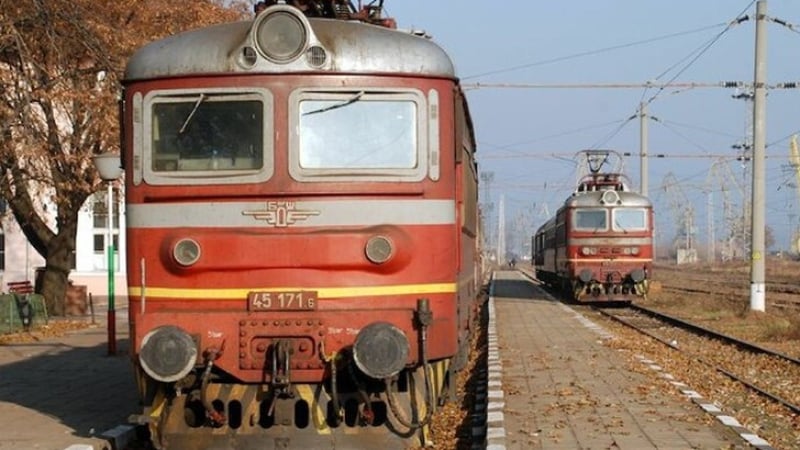 Влади се качи на бързия влак София-Бургас и кошмарът му започна