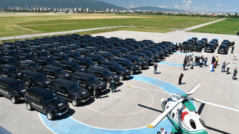 Мото-Пфое изпълни доставката на 160 автомобила Defender за Гранична полиция