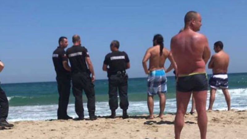 Извънредна ситуация на варненския плаж, полиция отцепи района 