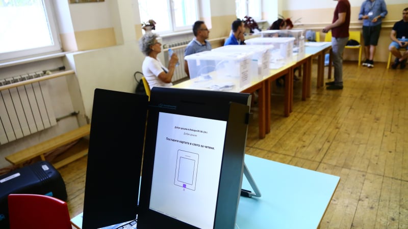Голям проблем с две секции в Плевен, спряха гласуването с машина